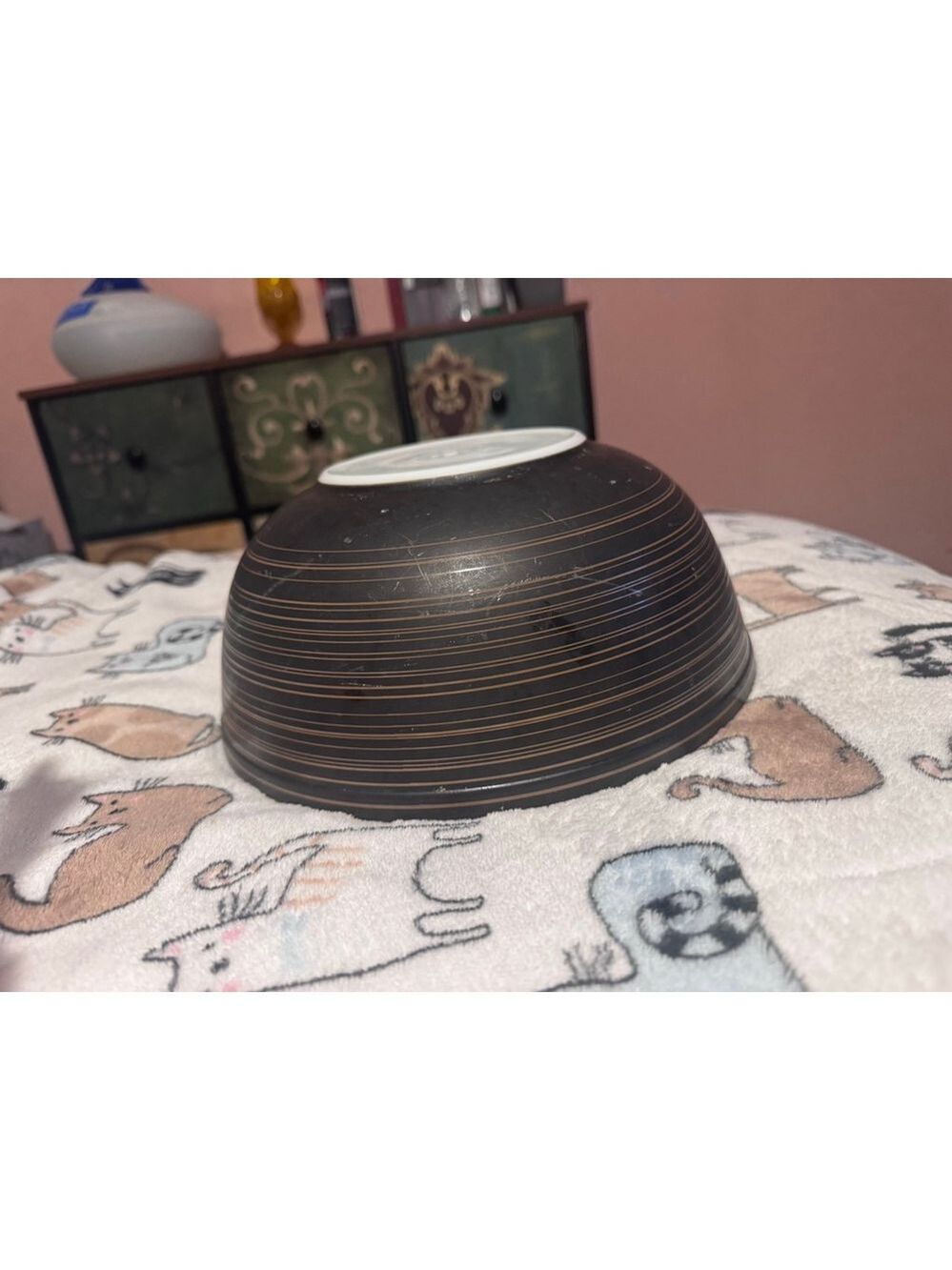 Vintage Pyrex 40440723 in the USA oven. Brown striped bowl vintage Pyrex. Large